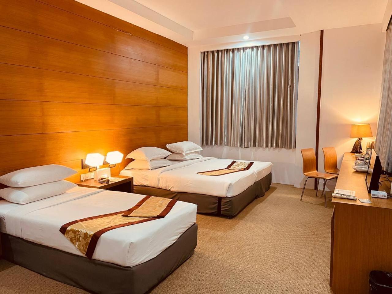 Yama Hotel & Rooftop Bar Γιανγκόν Εξωτερικό φωτογραφία