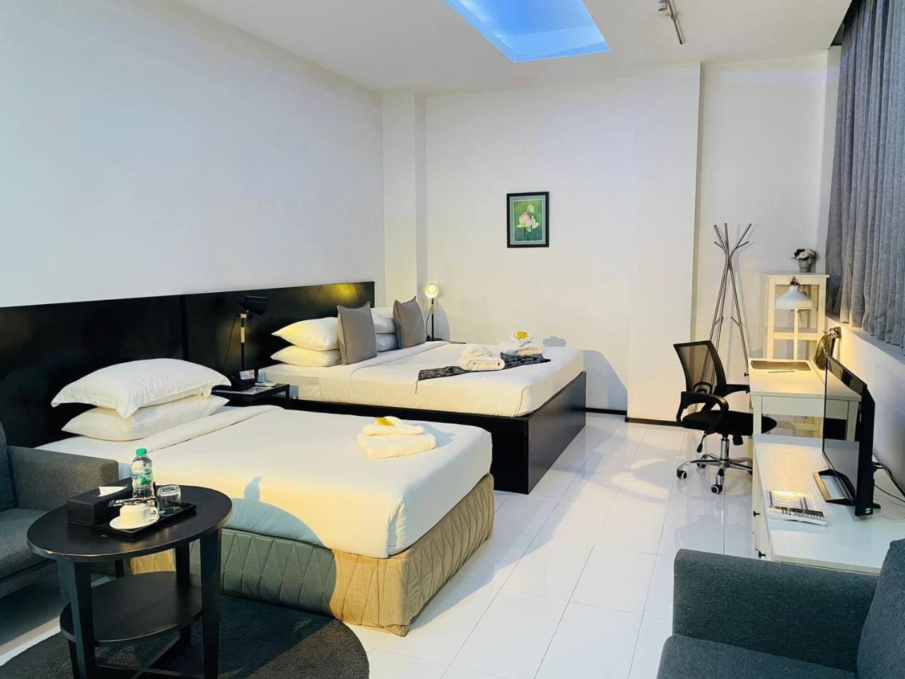 Yama Hotel & Rooftop Bar Γιανγκόν Εξωτερικό φωτογραφία
