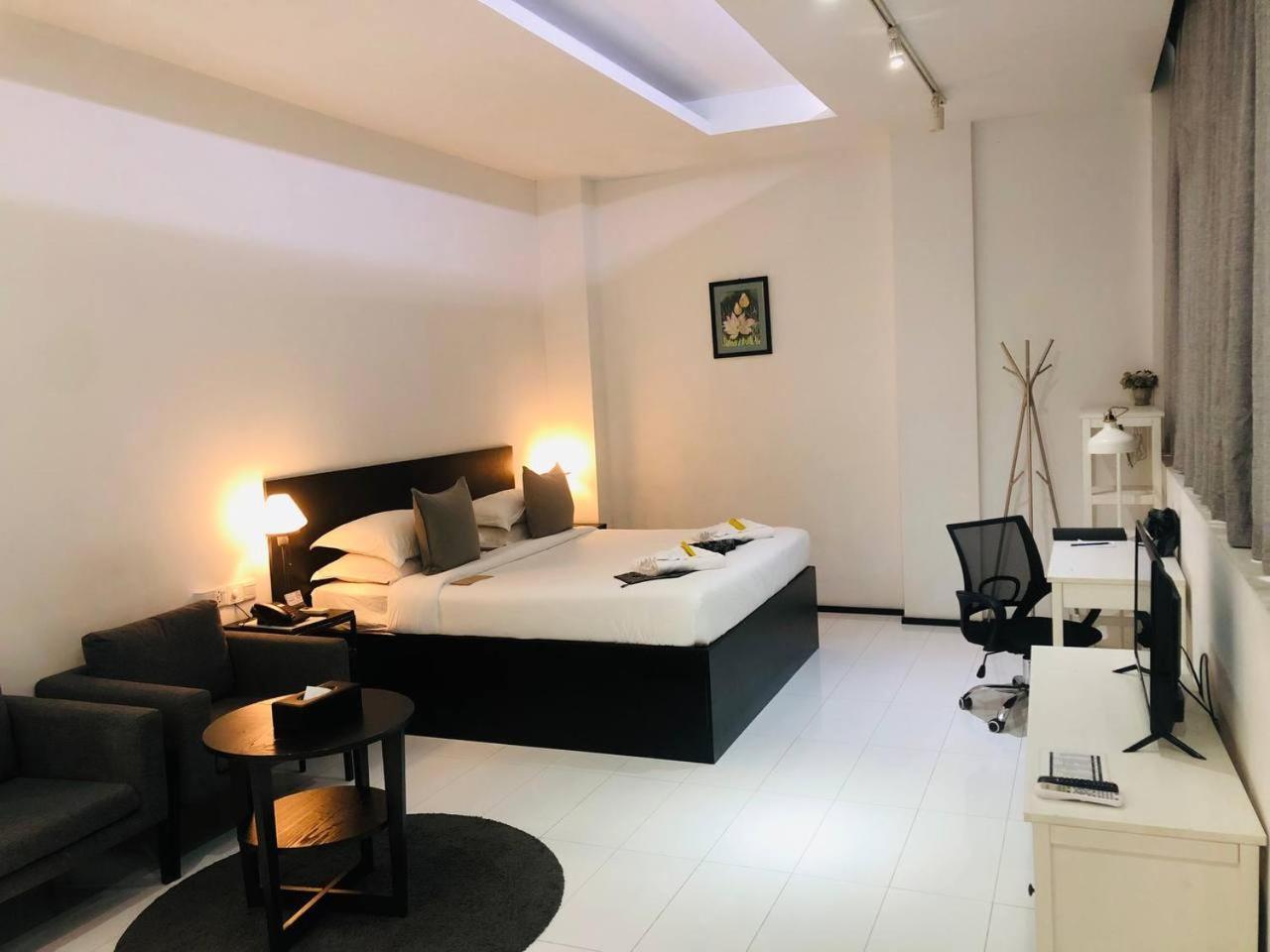 Yama Hotel & Rooftop Bar Γιανγκόν Εξωτερικό φωτογραφία