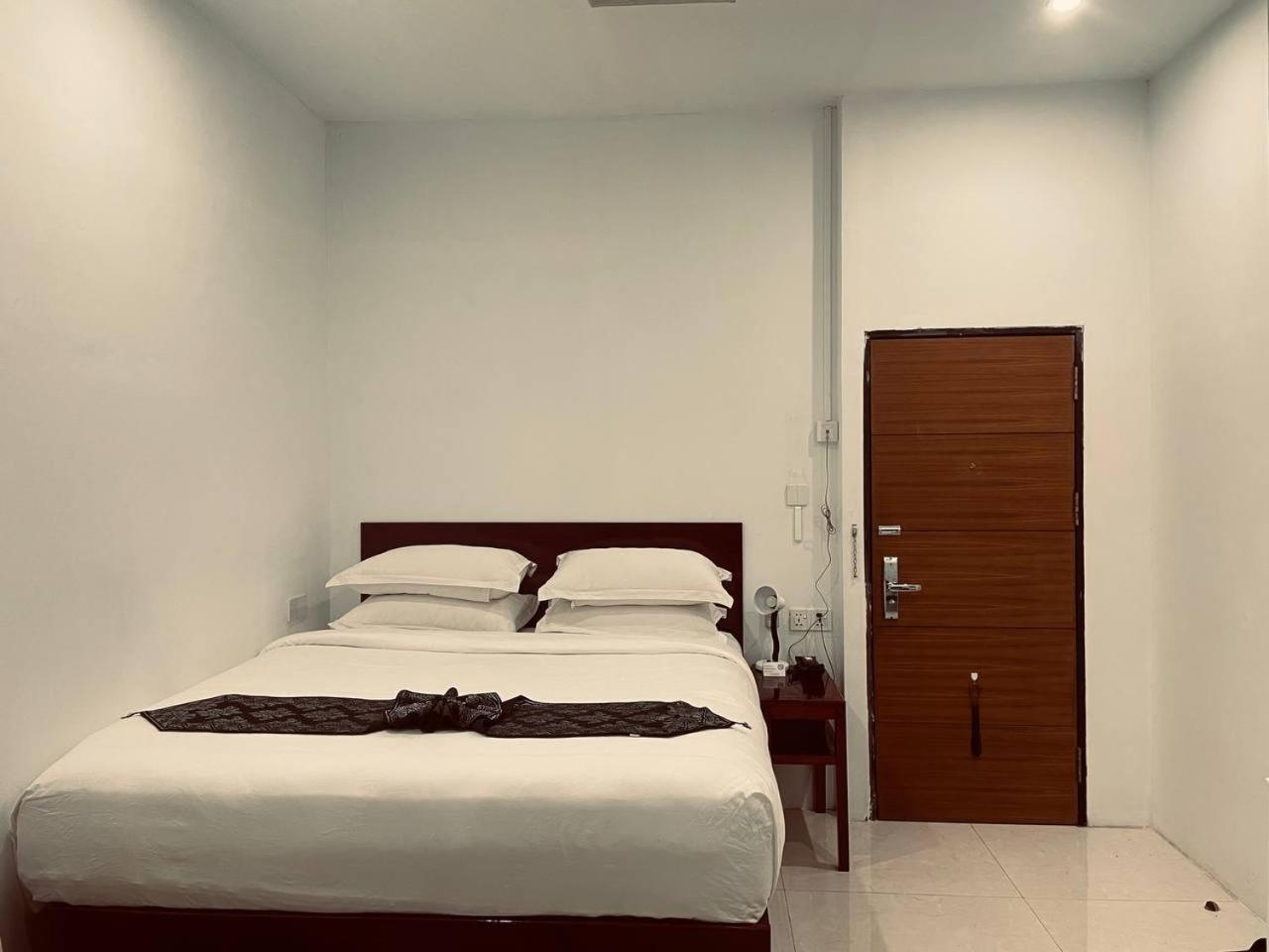 Yama Hotel & Rooftop Bar Γιανγκόν Εξωτερικό φωτογραφία