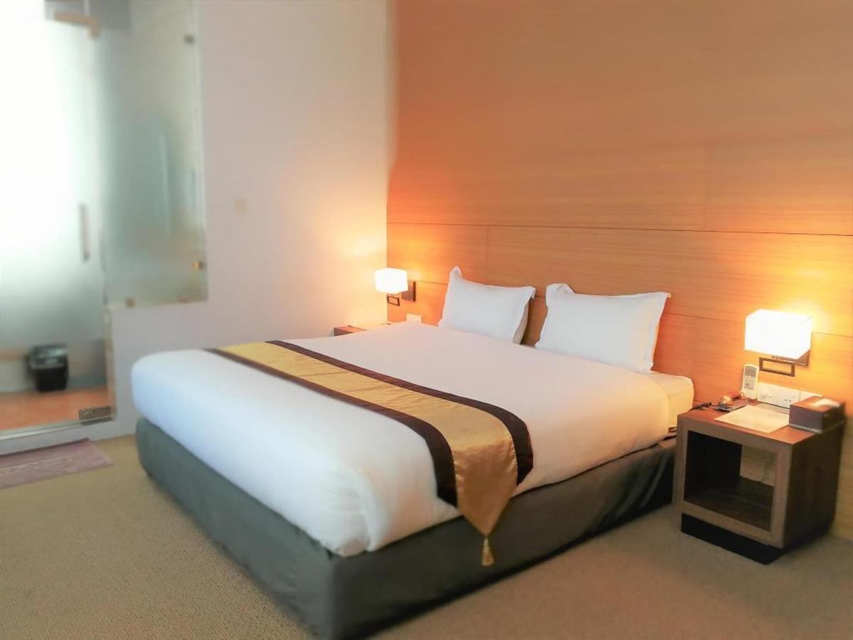 Yama Hotel & Rooftop Bar Γιανγκόν Εξωτερικό φωτογραφία